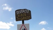 Continúa en Mar Chiquita la colocación de cartelería de prevención en la costa