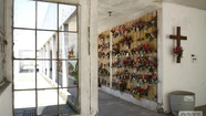 Las bóvedas del Cementerio Parque fueron saqueadas en las últimas horas. 