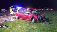 Por un perro perdió el control, cruzó de carril y chocó contra un camión: dos muertos