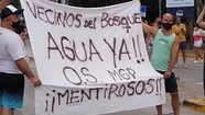 Cansados de no tener agua, vecinos cortaron la entrada al Bosque Peralta Ramos