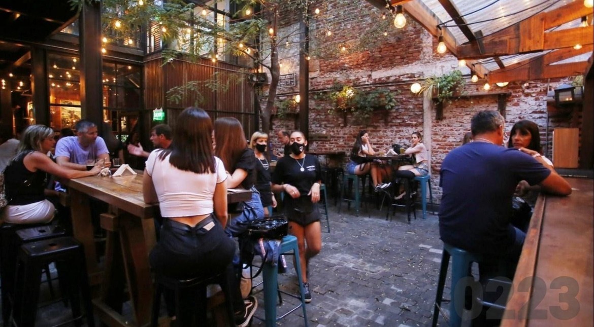 Día del Amigo: bares y restaurantes esperan un festejo con menor movimiento