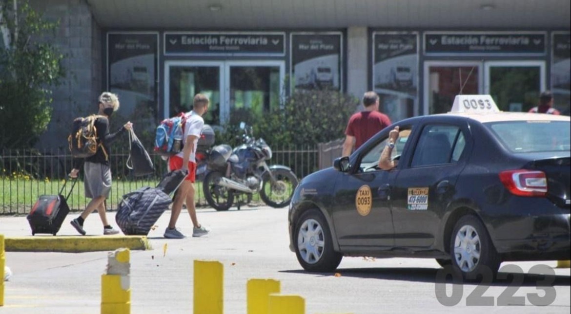 Tras un año con la tarifa planchada, taxistas piden una actualización del 27% antes del inicio de temporada