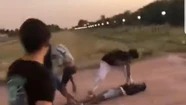 La salvaje golpiza quedó registrada en un video. 