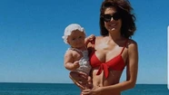 Isabel Macedo con su beba. 