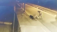 El video quedó registrado por cámaras de seguridad. 