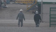 Escándalo en una petrolera por un rito de iniciación sexual.