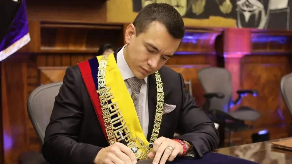 Daniel Noboa ordenó al Ejército restablecer el orden en las calles y "neutralizar" a las bandas armadas