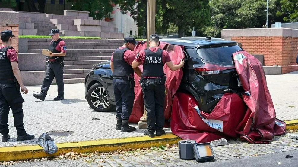 Atropelló a una pareja de turistas brasileños: el hombre quedó atrapado debajo del auto y murió al instante
