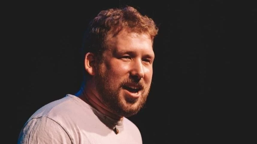 Show de stand up gratuito en Santa Clara del Mar con Lucas Upstein