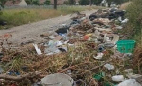 Limpian uno y aparece otro: tres cuadras de residuos y un microbasural ...