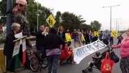 Con una intervención artística, vecinos de Batán volvieron a cortar la ruta 88