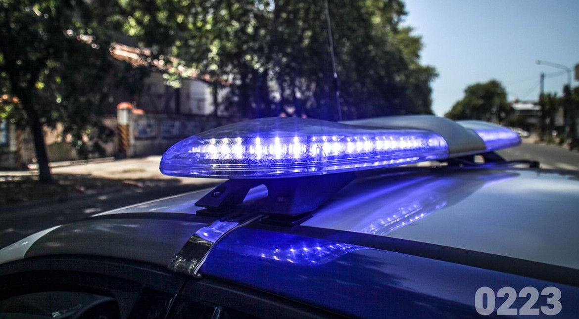 Demoraron a una pareja por tener sexo en la calle: el hombre amenazó a la policía diciendo que era hijo de un juez