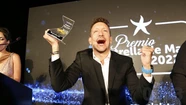 Emocionado, Nico Vázquez recibió el Estrella de Mar de Oro 2022. 