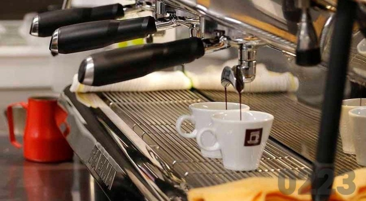 En plena crisis del consumo, los cafés de Mar del Plata resisten: “Es un permitido”