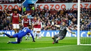 Buendía se destacó, "Dibu" recibió cuatro goles y Aston Villa sufrió una dura derrota 