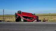 Grave siniestro en ruta 2: volcó un auto en el que iban una madre y tres hijos