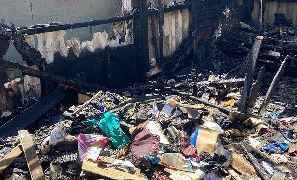 Una mujer y sus tres hijos perdieron todo tras el incendio de su casa ...