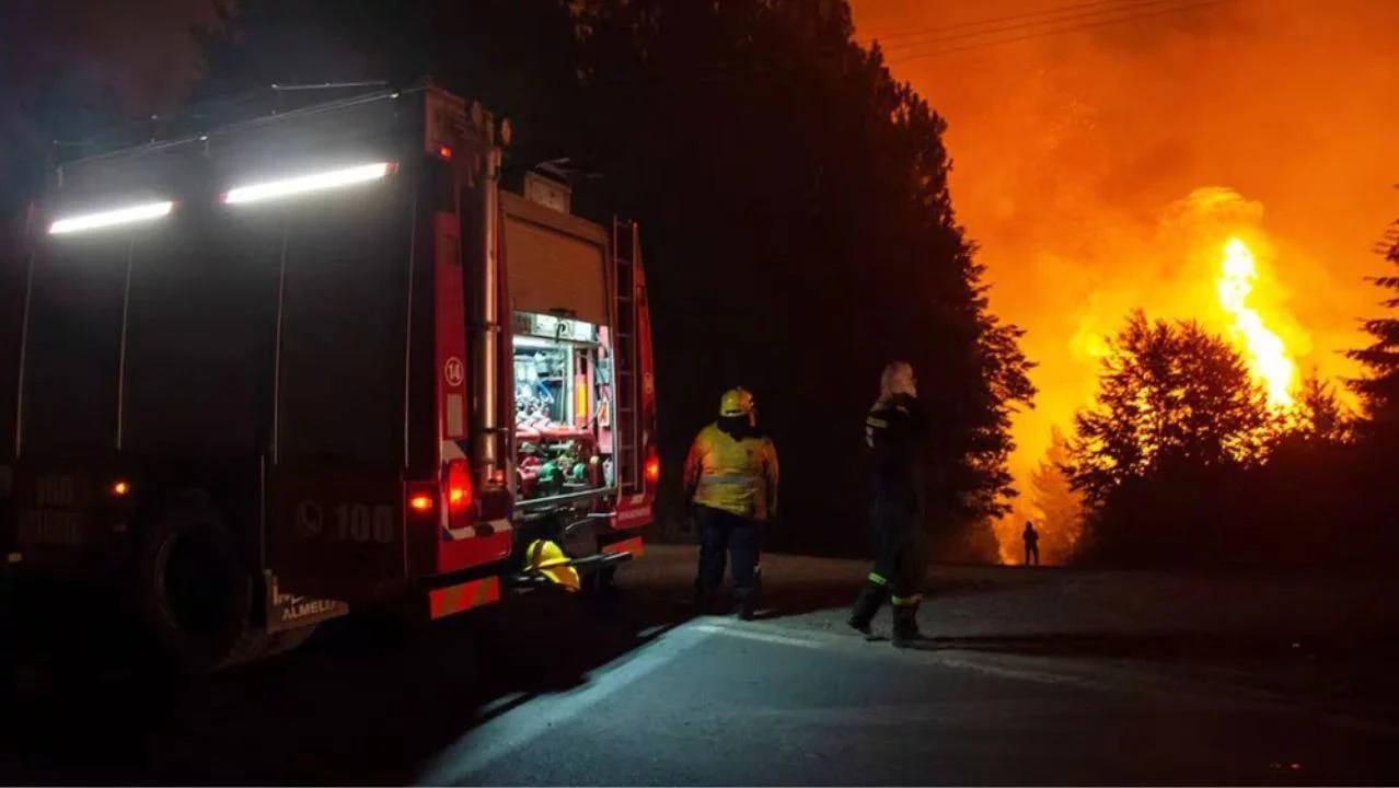 El fuego en El Bolsón avanza hacia la ciudad: "Se está quemando todo"