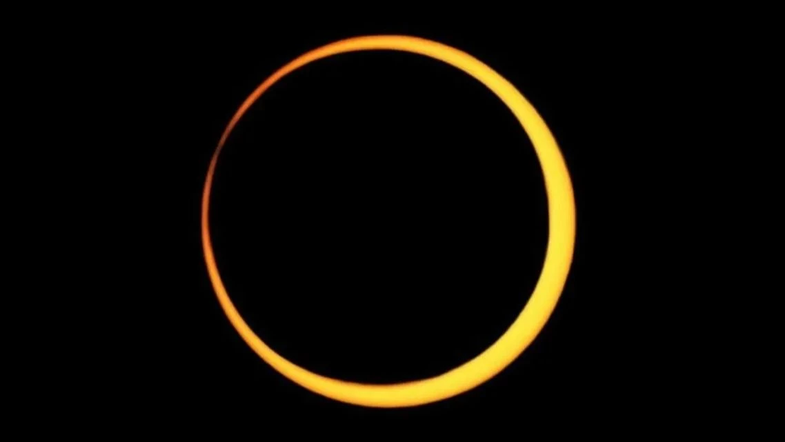 Eclipse solar anular: a qué hora y dónde ver este martes el "anillo de fuego"