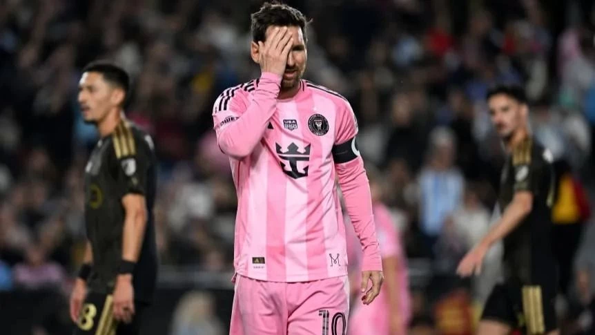 El peor debut para Messi: goleada en contra  y furia contra los árbitros