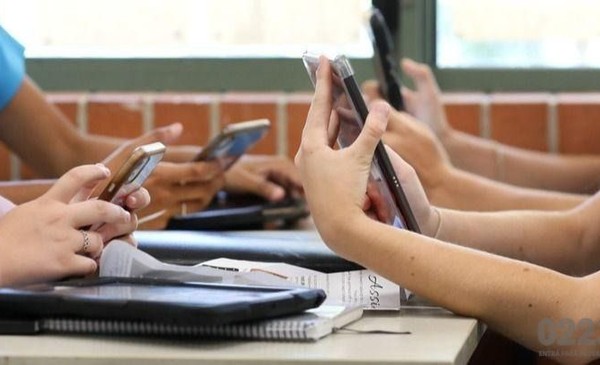 Celulares en la escuela: arma secreta o distracción total