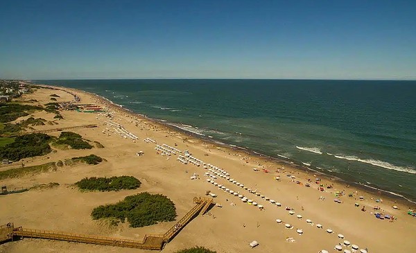 Cuál es la playa de moda en la Costa Atlántica ideal para una escapada ...