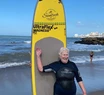 Tiene 81 años y surfeó por primera vez: "Pensé que nunca iba a cumplirse"