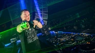 El DJ Nick Warren canceló su show en Mr Jones: “Mis condolencias a la familia de León”