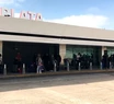 Los pasajeros que llegan al aeropuerto Astor Piazzolla deben esperar una hora promedio para tomar un taxi.