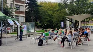 Este jueves los docentes realizan una clase pública en una plaza del Complejo de Funes y Peña. Foto: prensa Adum.