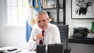Tras la hernia de disco, Alberto Fernández viaja a Dominicana
