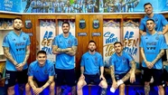 La foto tomada por los futbolistas tiene a Dybala reemplazando al Papu Gómez en la "mesa chica"