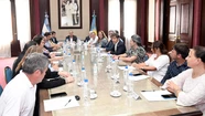 Kicillof y Rodríguez, en la mesa de trabajo con entidades rurales. Foto: prensa PBA.
