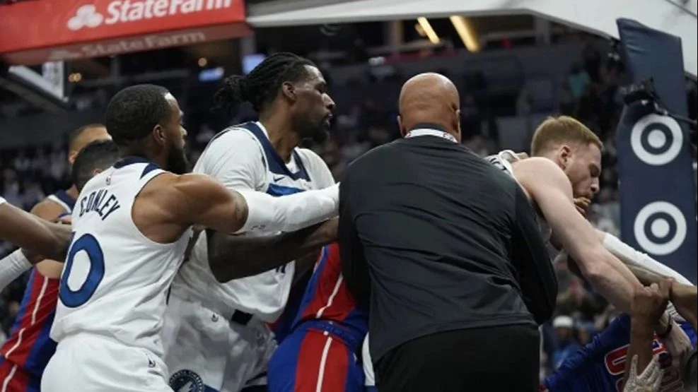 Batalla campal en la NBA terminó con un argentino expulsado