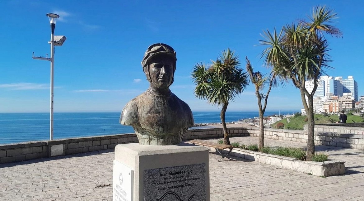 Nuevo monumento céntrico a Fangio: avanzó el proyecto, pero piden revisar la seguridad vial