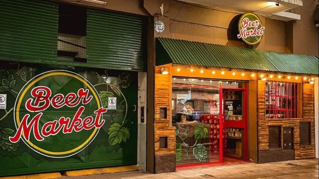 Una cadena de distribución de bebidas cerró sus locales en el Amba y despidió a todos sus empleados