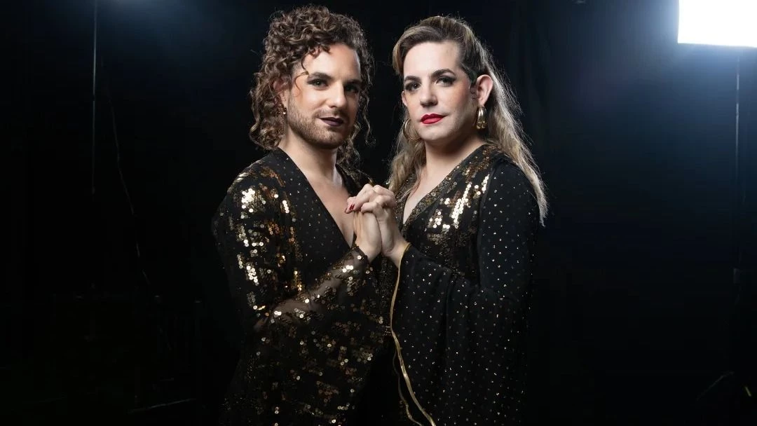 Son gemelas no binarias e irrumpieron en la escena con una propuesta disidente: “Hay una involución en un país que fue vanguardia”