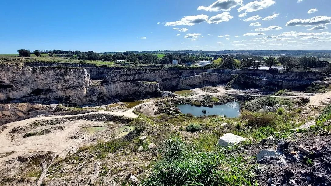 Encontraron al hombre con esquizofrenia que estaba desaparecido: se cayó de una cantera de Batán y está internado en coma