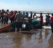 Contrarreloj: intentan salvar a la ballena varada en Punta Mogotes 