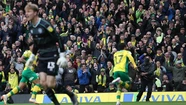 Un gol, dos asistencias y roja para Emi Buendía en Inglaterra