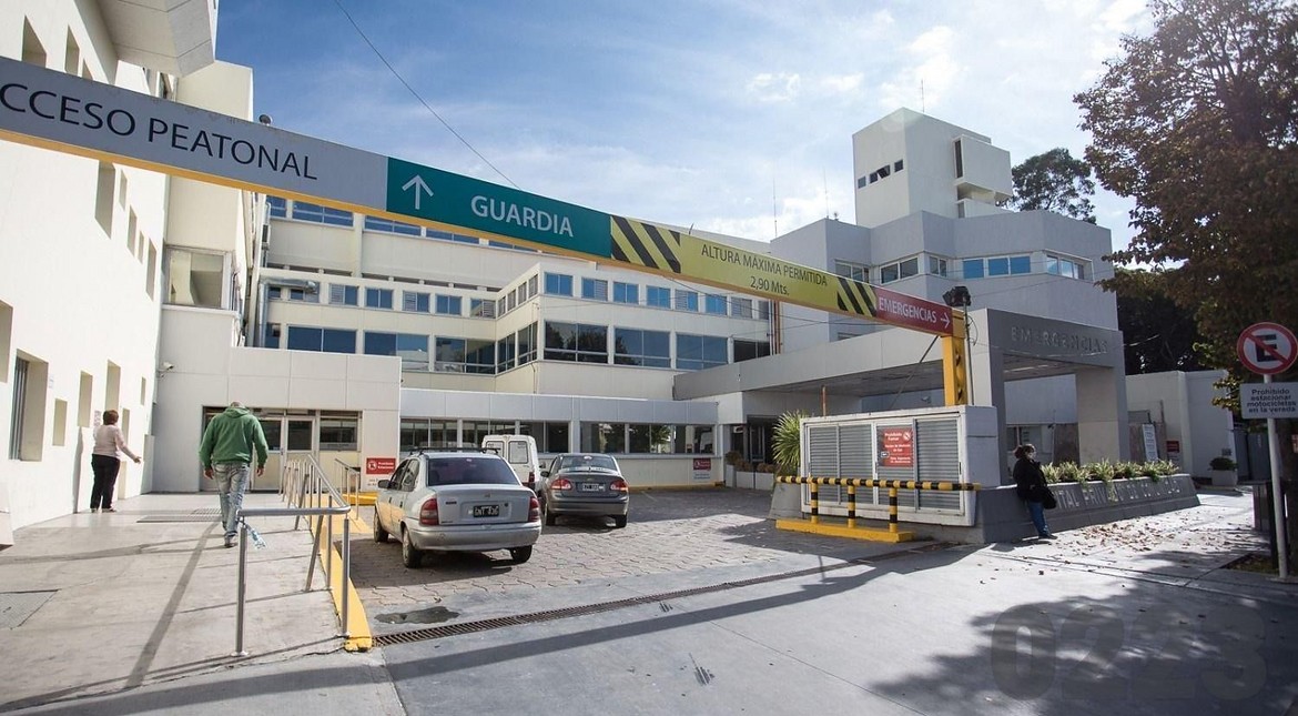 Tres obreros se electrocutaron en una obra: llegaron inconscientes al hospital