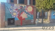 La Escuela Primaria 73 reabrió este viernes con custodia policial. Foto: 0223.