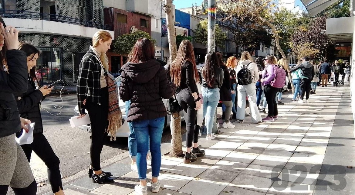 Casi 100 mil marplatenses están desocupados o buscan otro trabajo: la presión sobre el mercado laboral creció con fuerza