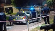 El auto recibió varios disparos.