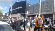 Trabajadores concentraron esta mañana frente a la sede del Somu, de Edison 1125. 