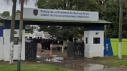 A un policía recién egresado se le escapó un tiro y baleó en la pierna a un compañero