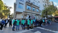Personal no docente de la Unmdp protesta frente al Rectorado: denuncian "persecución sindical"