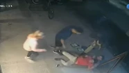 Video: tackleó al ladrón que robó un celular y como tenía 15 años, le ofreció trabajo