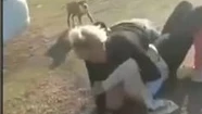 Video: dos mamás se agarraron a  trompadas en la puerta del jardín por una infidelidad