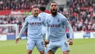 "Dibu" fue figura, se retiró lesionado y Buendía asistió para el empate de Aston Villa 